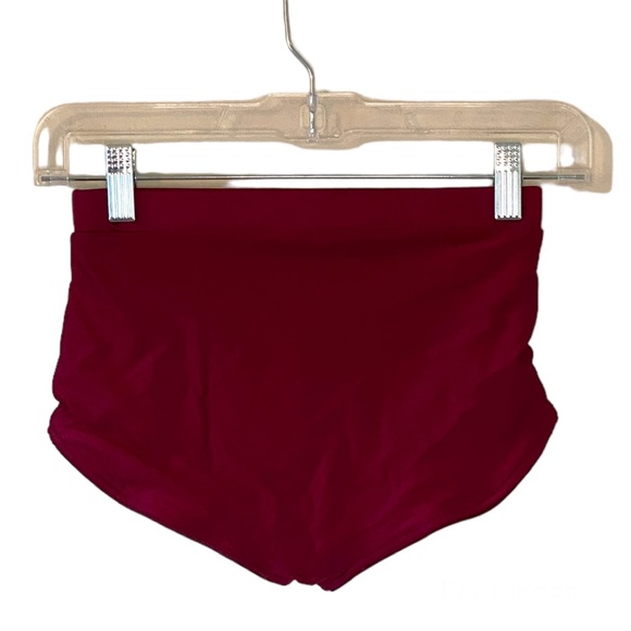 FINAL CHANCE! CLOSET CLOSING! - Picture 3 of 8